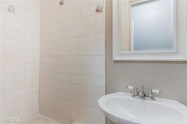 Main picture of 620 NE 57th St
