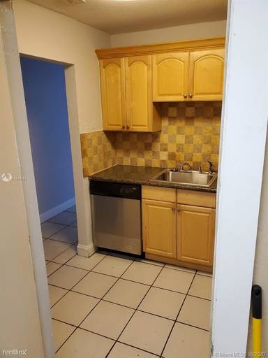 Main picture of 2775 Taft St