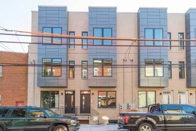 Main picture of 2412 W Master St