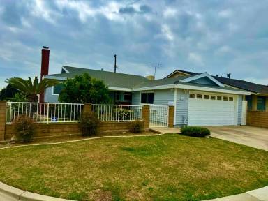 Main picture of 17523 S Berendo Ave