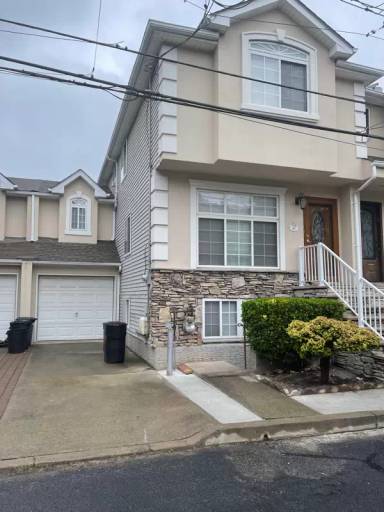 Main picture of 41 Lucy Loop
