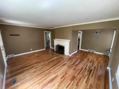 Main picture of 1323 E Logan Ave