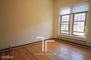 Main picture of 620-28 W Barry Ave