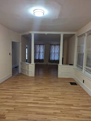Main picture of 222 W 23rd St