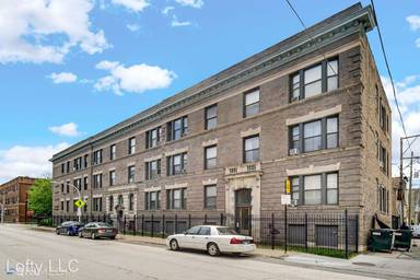 Main picture of 919 E 61st St