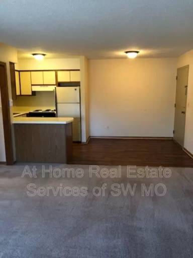 Main picture of 2850 S Rogers Ave