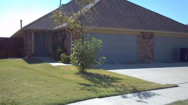 Main picture of 800 SW 151st St