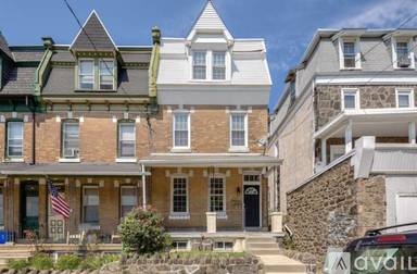Main picture of 127 Sumac St