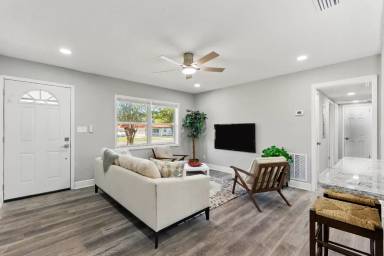 Main picture of 6353 David Dr
