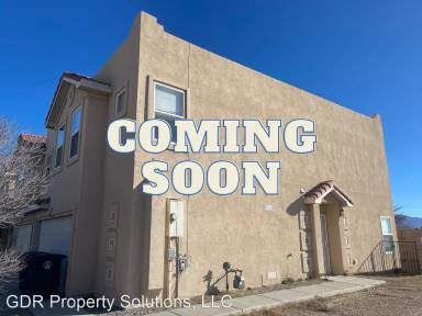 Main picture of 716 Mesa del Rio St NW