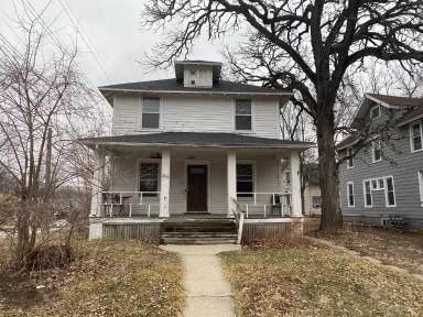 Main picture of 204 7th St NW