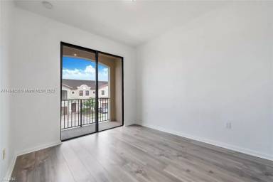Main picture of 668 NE 33rd Ter