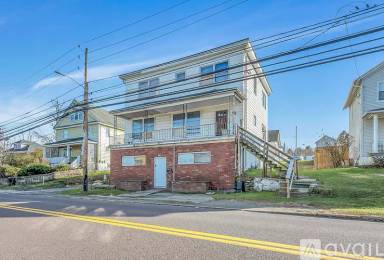 Main picture of 823 N Valley Ave