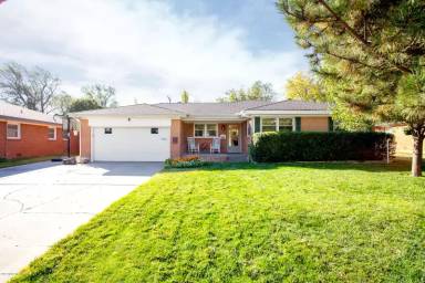Main picture of 2905 Dover