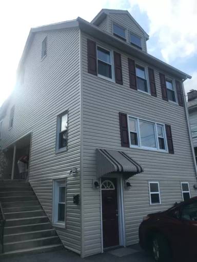 Main picture of 2208 N Lehigh Ave
