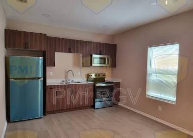 Main picture of 3101 W Kenwood St