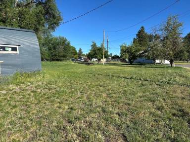 Main picture of 2740 Front St