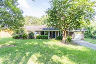 Main picture of 105 Circle Dr
