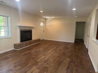 Main picture of 950 Perrytown Rd