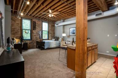 Main picture of 1441 N Wells St