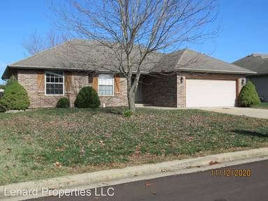 Main picture of 991 W Crestwood St