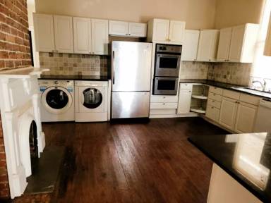Main picture of 2369 Saint Thomas St