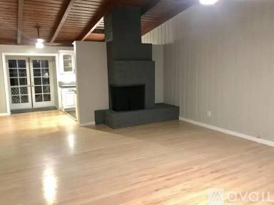 Main picture of 227 N Acacia Ave