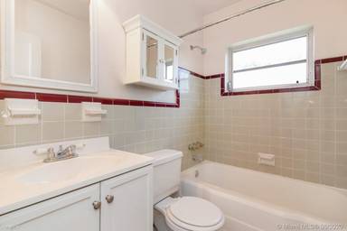 Main picture of 5810 SW 62nd Ter