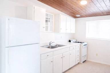 Main picture of 202 N Alvernon Way
