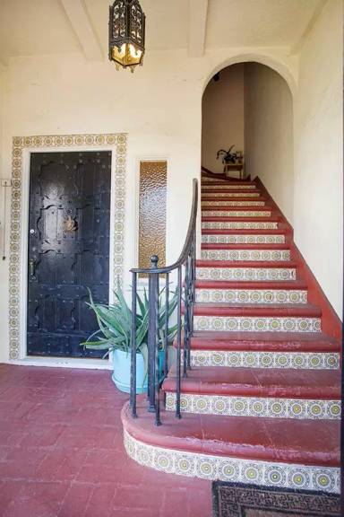 Main picture of 1936 N Hoover St