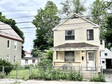 Main picture of 415 Mumford St