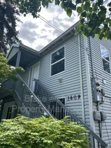 Main picture of 5609 SE 117th Ave