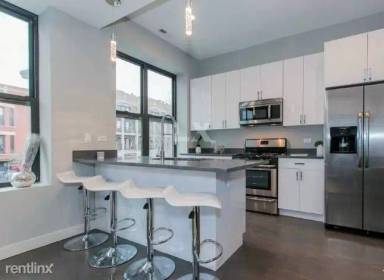 Main picture of 2151 W Division St