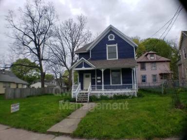 Main picture of 1123 2nd St NW