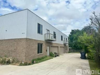 Main picture of 809 NW 30th St