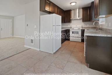 Main picture of 15559 NE Glisan St