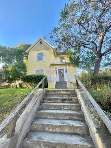 Main picture of 460 Siskiyou Blvd