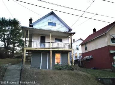 Main picture of 235 McLean St