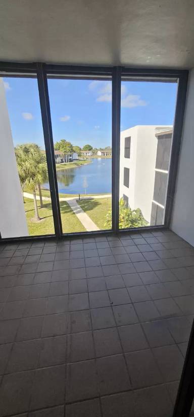Main picture of 210 Lake Pointe Dr
