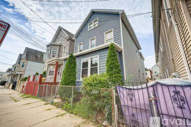 Main picture of 134 Livingston St