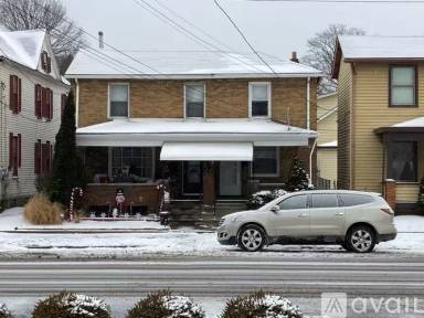 Main picture of 923 3rd Ave