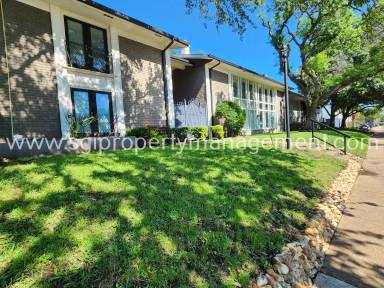Main picture of 10209 Regal Oaks Dr