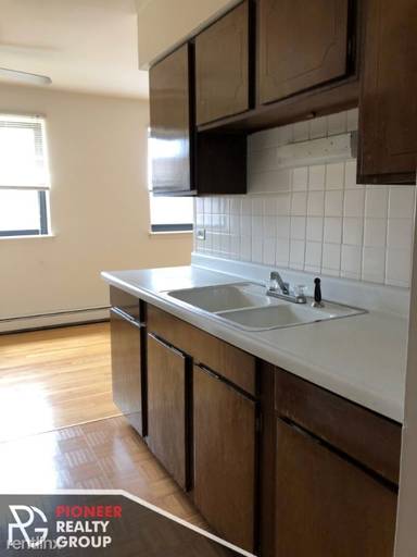 Main picture of 530 W Surf St
