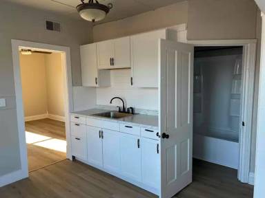 Main picture of 406 W 5th St