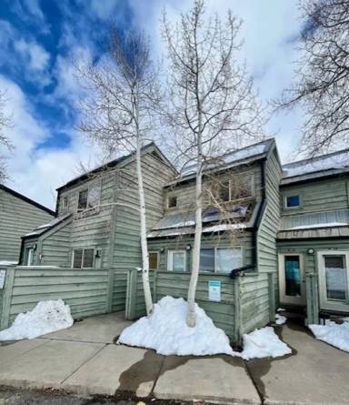 Main picture of 761 Rainbow Dr