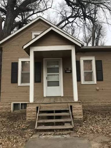 Main picture of 211 W 5th St