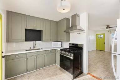 Main picture of 107 Carnation Ave