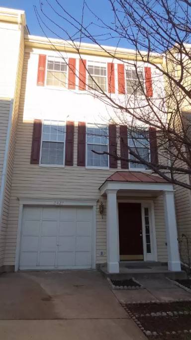Main picture of 2427 Clover Field Cir
