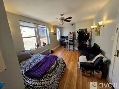 Main picture of 1369 W Greenleaf Ave