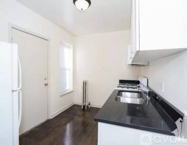 Main picture of 5736 N Winthrop Ave